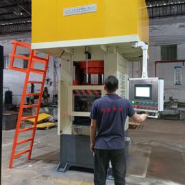 The main difference between standard hydraulic press and non-standard customized hydraulic press