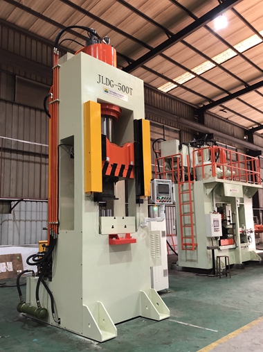 Guide rail hydraulic press